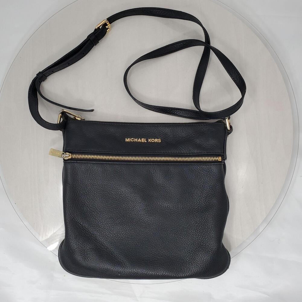 Michael Kors Riley Black Pebbled Leather Crossbody Flat Bag Zip Pocket Bedford
